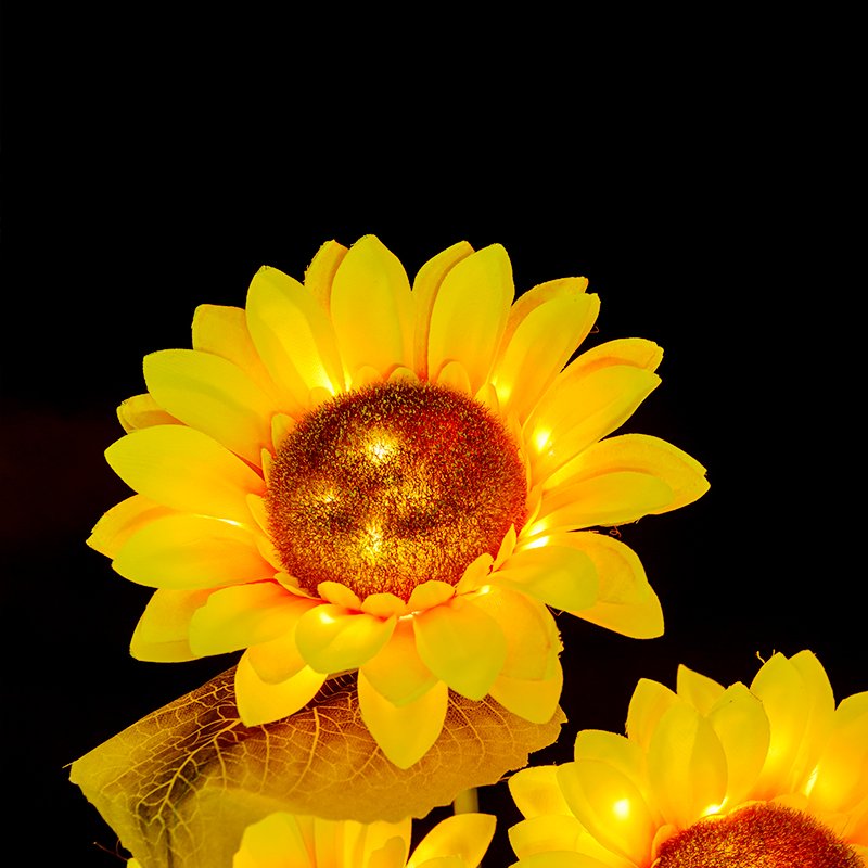 Solar-powered sunflower stake light